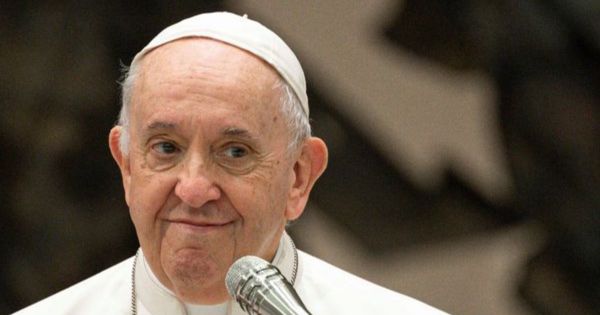 Papa Francisco reaparece ante seguidores tras su operación y agradece por el afecto