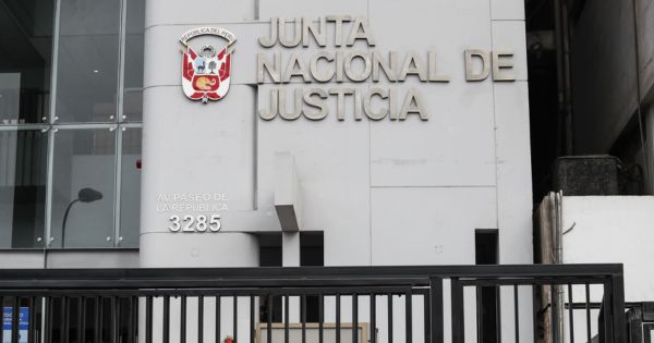 Fiscal de la Nación inicia investigación preliminar contra tres integrantes de la JNJ