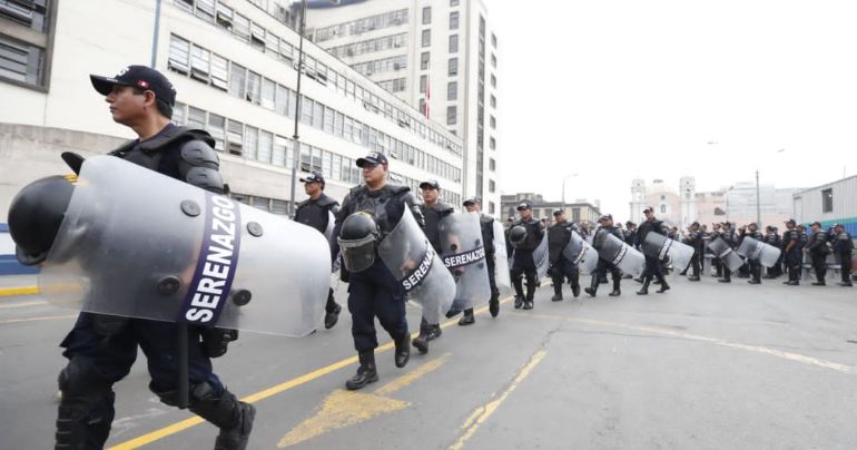 Mil agentes PNP resguardan accesos al Mercado Central y Mesa Redonda en primer día de zona rígida