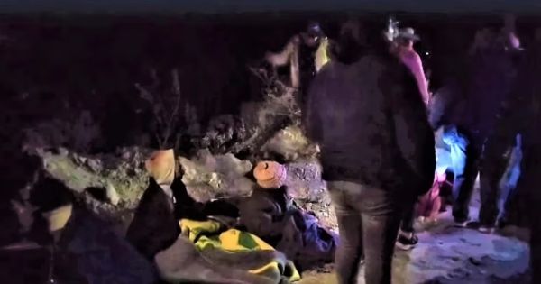 Vehículo con escolares cae a barranco en Arequipa y uno fallece: regresaban de campeonato