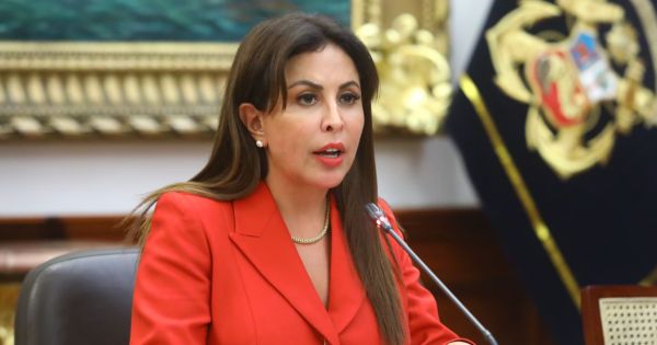 Portada: Patricia Chirinos pide al ministro del Interior retiro de seguridad policial de Martín Vizcarra