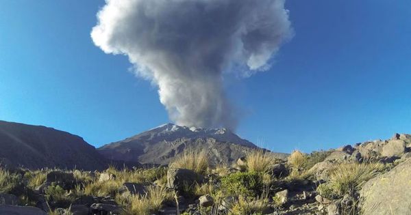 Portada: Volcán Ubinas reportó nuevas explosiones durante este sábado