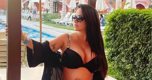 Melissa Klug se luce en bikini y muestra su 'pancita' de embarazo: "Bendecida"