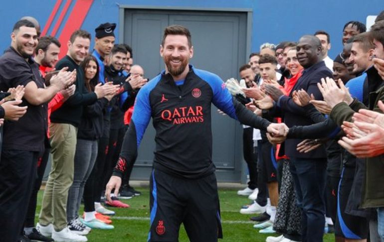 ¡Entre aplausos y admiración! Lionel Messi fue homenajeado a su llegada al PSG tras ganar la Copa del Mundo [VIDEO]