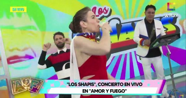 Gigi Mitre se emociona con música de 'Los Shapis' y bebe cerveza en vivo (VIDEO)