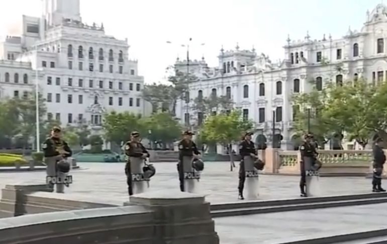 Portada: Protestas en Lima: plaza San Martín y Congreso amanecieron con resguardo policial