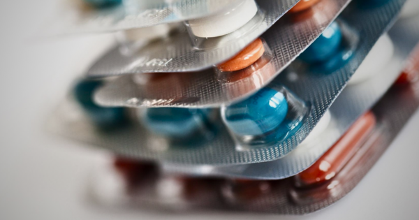 Portada: 434 medicamentos genéricos deben ser vendidos de manera obligatoria en boticas y farmacias