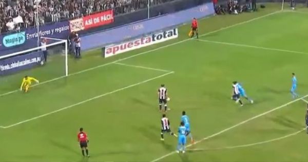 Alianza Lima vs. Binacional: Barcos y Lavandeira hacen gol de penal a lo Messi y Suárez (VIDEO)