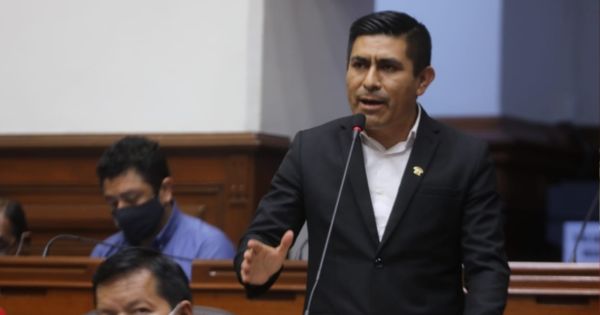 Alex Flores: “Fuerza Popular se ha convertido en la bancada oficial de Dina Boluarte"