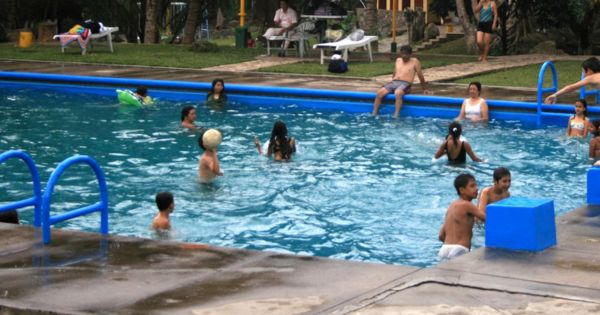 Adolescente contrae ameba "comecerebro" en piscina de Canta: tiene la mitad del cuerpo paralizado