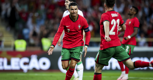 Portada: Con doblete de Cristiano Ronaldo, Portugal venció 3-0 a Irlanda previo a la Eurocopa