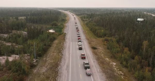 Canadá: 20 mil habitantes evacuan ciudad ante incendios forestales