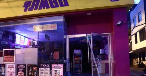 San Juan de Miraflores: delincuentes asaltan a 'combazos' tienda de Tambo