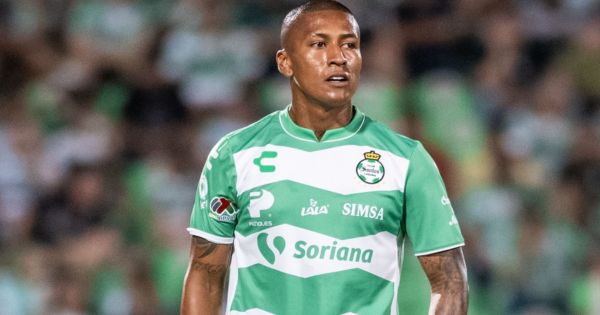 Pedro Aquino fue expulsado en la derrota del Santos Laguna