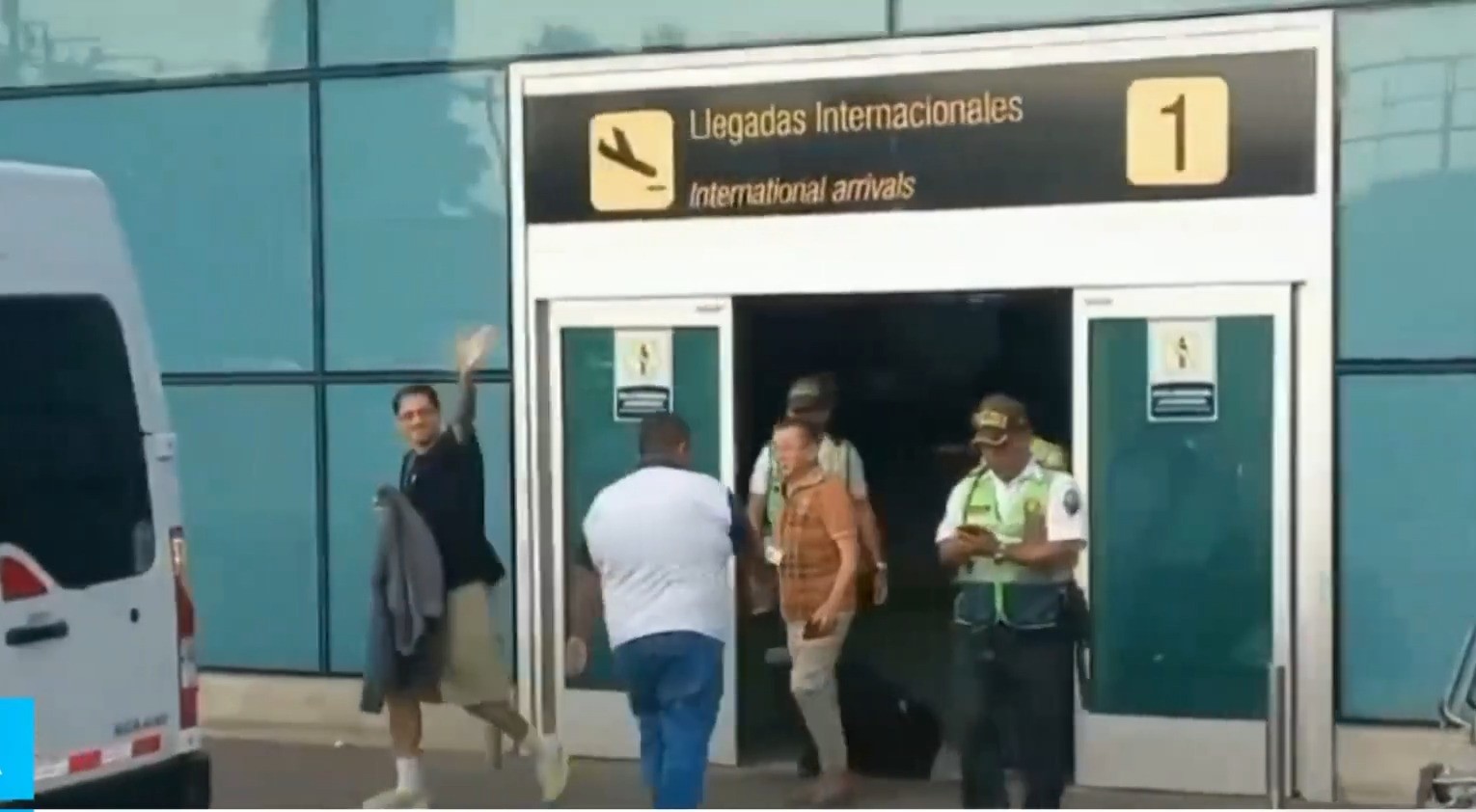 Gianluca Lapadula sorprendió a todos y ya se encuentra en Lima para entrenar con la selección