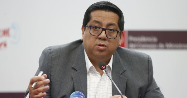 Portada: Alex Contreras: ministro de Economía dio positivo a COVID-19