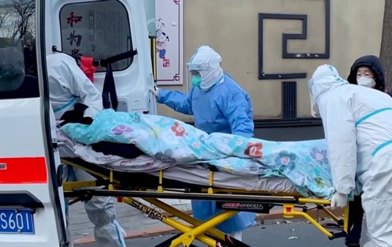 China: crematorios incineran 20 cuerpos al día tras aumento de casos de COVID-19