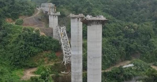 Tragedia en India: mueren 17 trabajadores tras derrumbe de puente en construcción