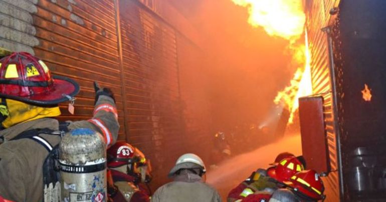 Cercado de Lima: vela ocasiona incendio en una quinta donde viven 43 familias