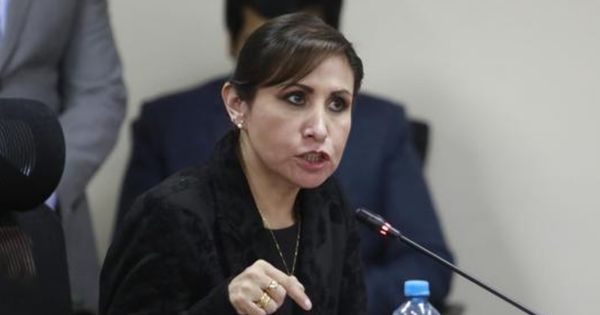 Portada: Fiscal Delia Espinoza presentó denuncia constitucional contra Patricia Benavides