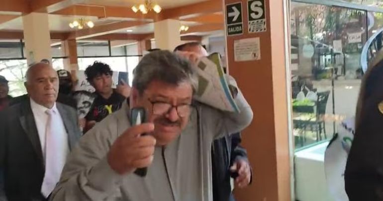 Portada: Integrantes del Fredepa agreden a viceministro de Salud en Ayacucho