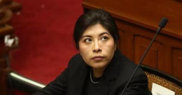 Portada: Betssy Chávez: expremier es trasladada a Lima para cumplir 18 meses de prisión preventiva