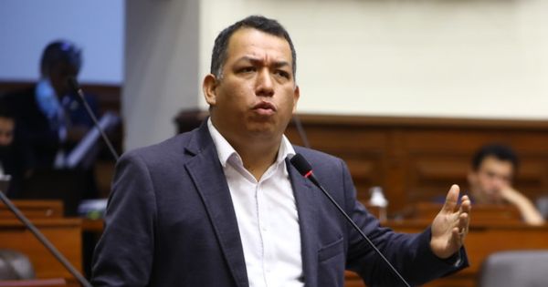 Portada: Juan Abad, secretario general de Acción Popular, sobre Darwin Espinoza: "Debería estar preso"