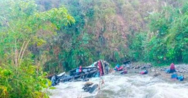 Tragedia en Cajamarca: caída de bus a un abismo deja 25 muertos y 15 heridos