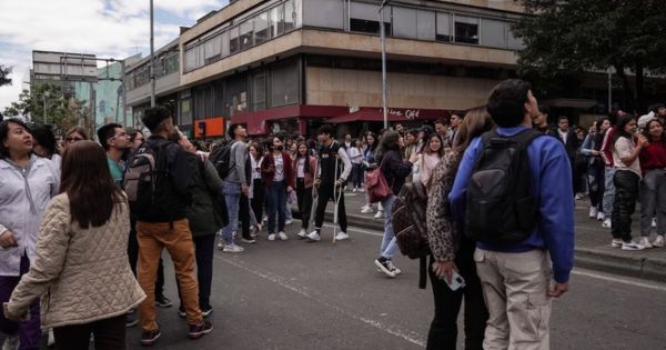 Portada: Colombia: una persona falleció tras fuerte sismo de magnitud 6.1