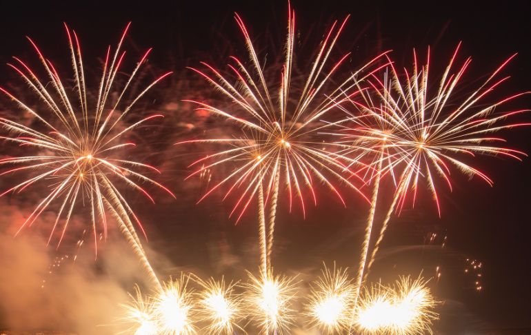 Científicos solicitan prohibir fuegos artificiales por las sustancias tóxicas que liberan