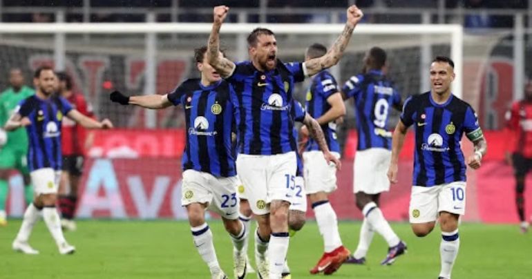 Portada: Inter se coronó campeón de la Serie A tras vencer 2-1 a Milan en el 'Derby della Madonnina'