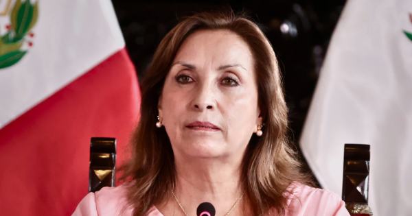 Dina Boluarte retiró S/1,8 millones de sus cuentas entre 2016 y 2022, alerta UIF
