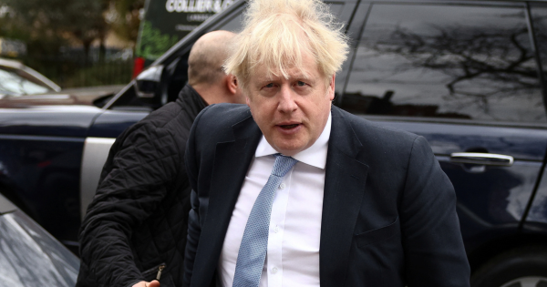 Boris Johnson renunció como diputado en medio de investigaciones en su contra por el "partygate"