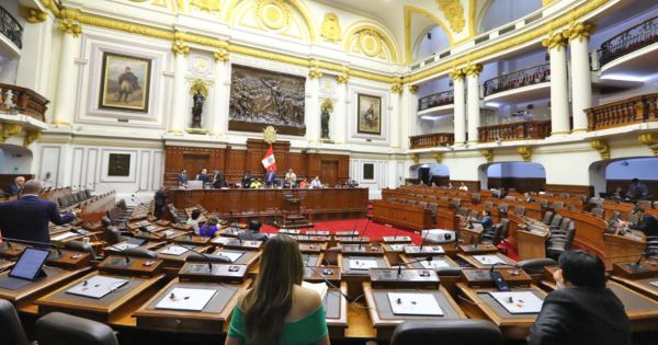 Portada: Congreso: aprueban dictamen que crea Colegio de Politólogos del Perú