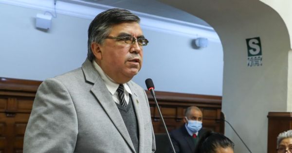 Portada: Congresista Alex Paredes presentó título falso para ejercer de docente, denuncia secretario del Sutep