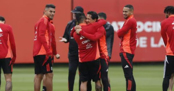 Portada: Selección peruana: Gianluca Lapadula y Christian Cueva se reencontraron con un emotivo abrazo