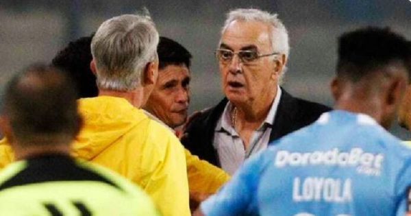 Jorge Fossati sigue molesto por su expulsión ante Cristal: "Del profesor rival no hablo"
