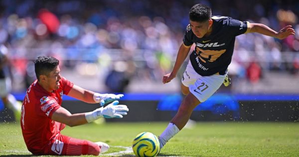 Piero Quispe jugó todo el partido: Pumas goleó 3-0 al Puebla de Ormeño
