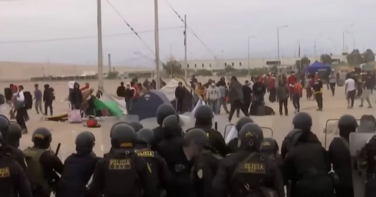 Crisis en frontera Perú-Chile: policía resulta herida tras ataque de migrantes