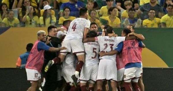 ¡Histórico! Con un golazo de chalaca sobre el final, Venezuela empató de visita 1-1 con Brasil