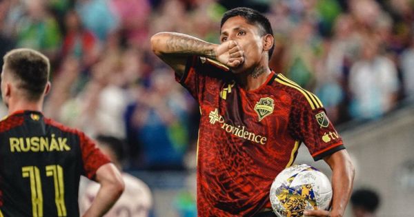 Portada: Raúl Ruidíaz anotó un nuevo golazo en la victoria del Seattle Sounders