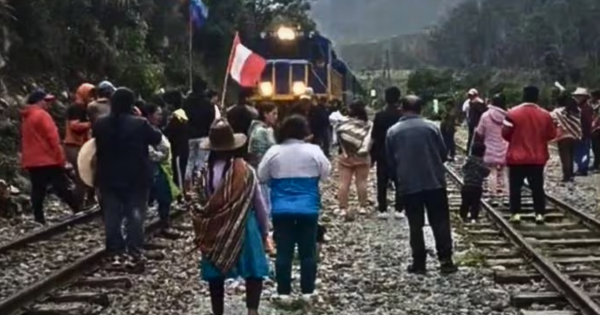 Machu Picchu: 1,800 turistas fueron secuestrados por manifestantes, denuncia representante gremial