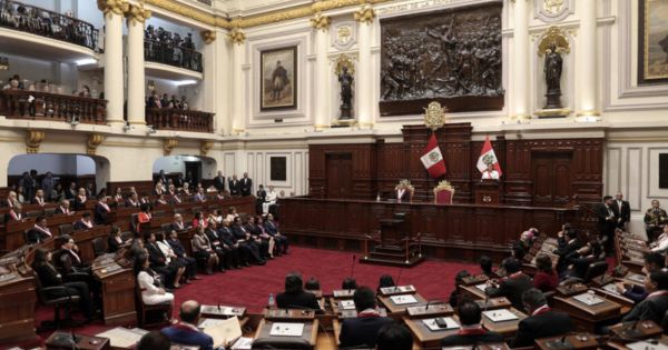 Portada: Congreso promulgó ley que permite a parlamentarios postular a elecciones de 2026