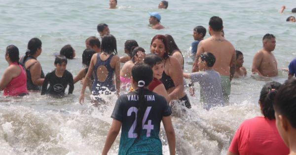 Portada: Miles de personas acudieron masivamente al circuito de playas de la Costa Verde