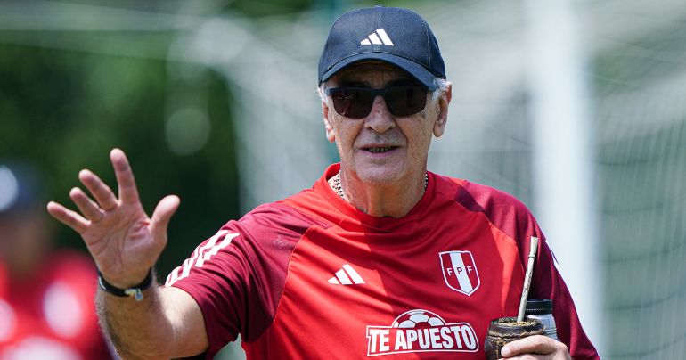 Jorge Fossati ya luce el buzo de la selecci n peruana nuevo DT