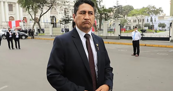 Vladimir Cerrón miente y dice que a Pedro Castillo le propinaron un "golpe de Estado militar-parlamentario"