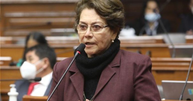 Portada: Gladys Echaíz: “Un adelanto de elecciones no soluciona lo que reclama la turba"