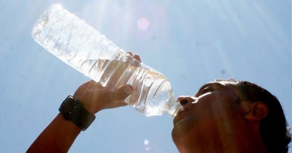 Portada: La hidratación es clave para regular la temperatura corporal y prevenir los golpes de calor