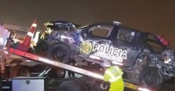 Terrible accidente en Panamericana Sur: policías terminan gravemente heridos tras aparatoso choque