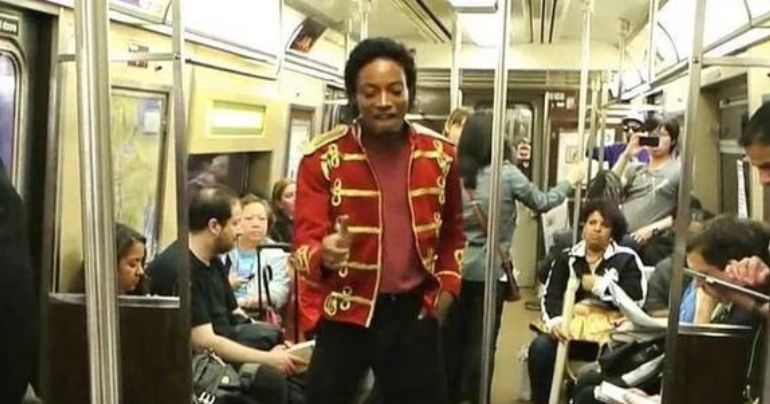 Exmilitar asesina a imitador de Michael Jackson en el metro Nueva York